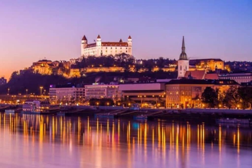 Diamond Residence In Old Town With Free Parking Братислава Экстерьер фото