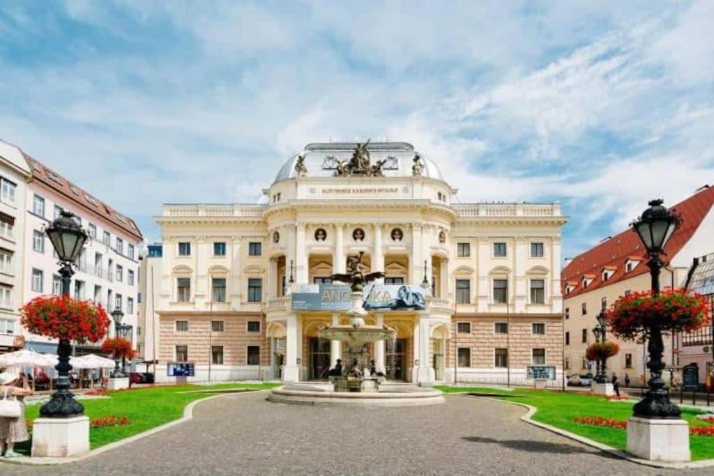 Diamond Residence In Old Town With Free Parking Братислава Экстерьер фото