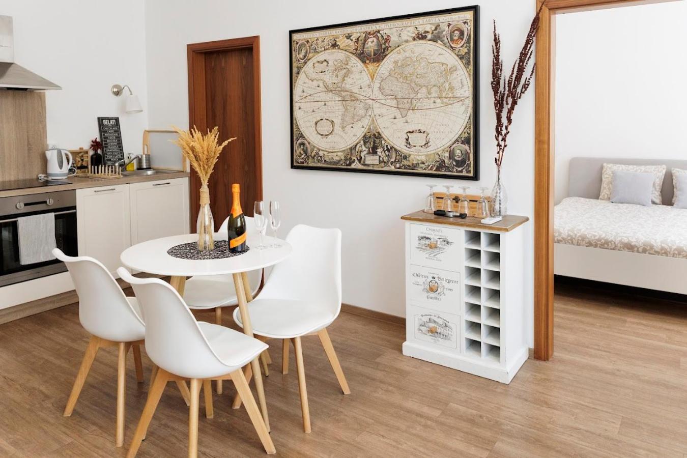 Diamond Residence In Old Town With Free Parking Братислава Экстерьер фото
