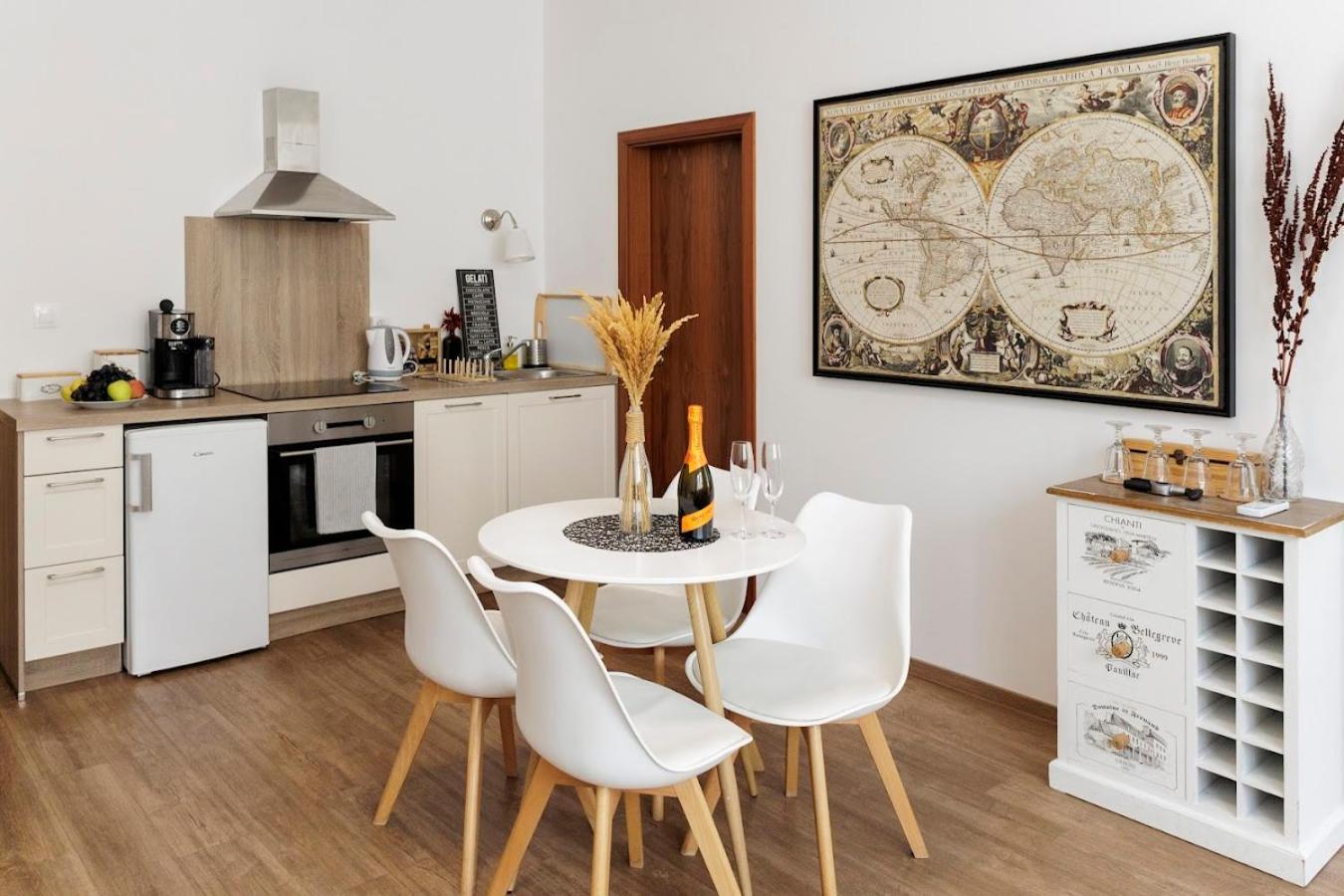 Diamond Residence In Old Town With Free Parking Братислава Экстерьер фото