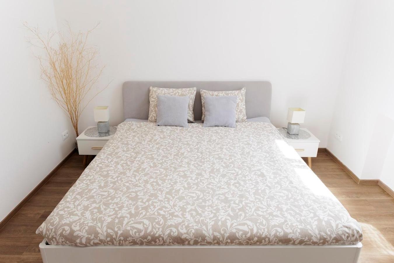 Diamond Residence In Old Town With Free Parking Братислава Экстерьер фото